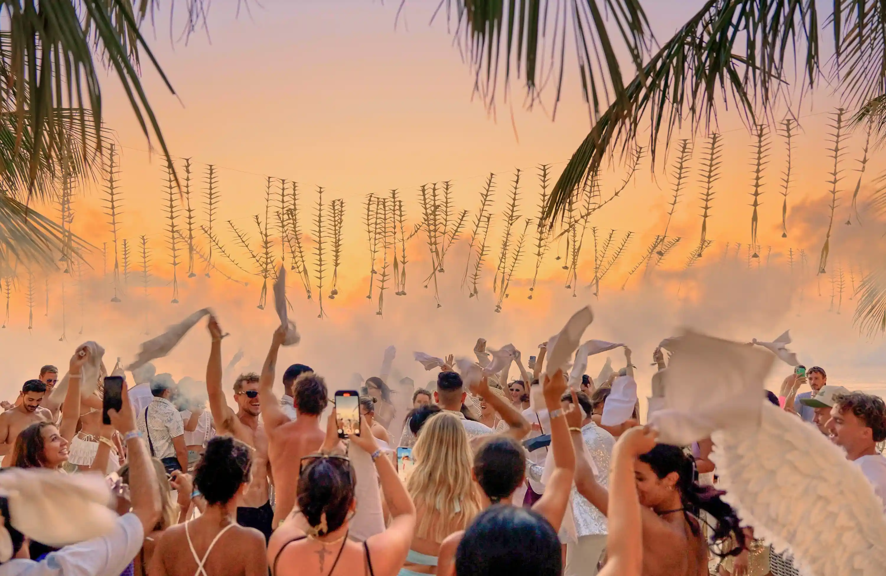 Phenomenal Sunset Parties every day with DJs & live performances